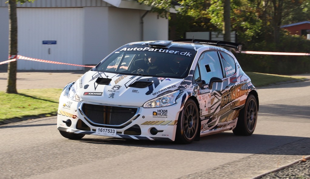 Det blev et lokalt mandskab der vandt Yokohama Rally i Vinderup. Carsten Jensen fra Tvis var hurtigst af alle i den flotte 4-hjulstrukne Peugeot 208 T16 R5
(Foto: Niels Frederiksen)